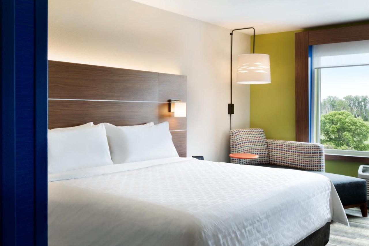 Express & - Newark By Ihg Hotel